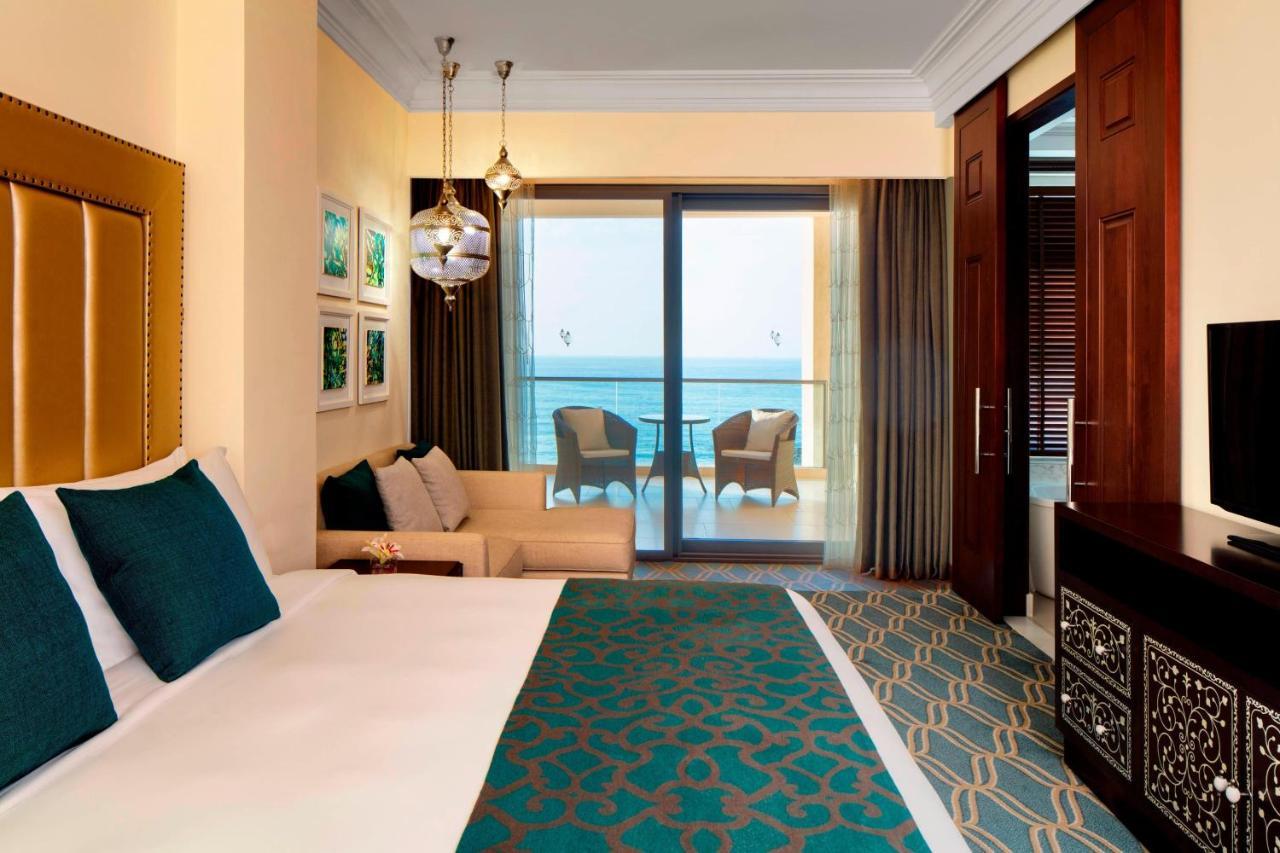 Ajman Saray, A Luxury Collection Resort, Αϊμάν Εξωτερικό φωτογραφία A guest room at the Jumeirah Beach Hotel