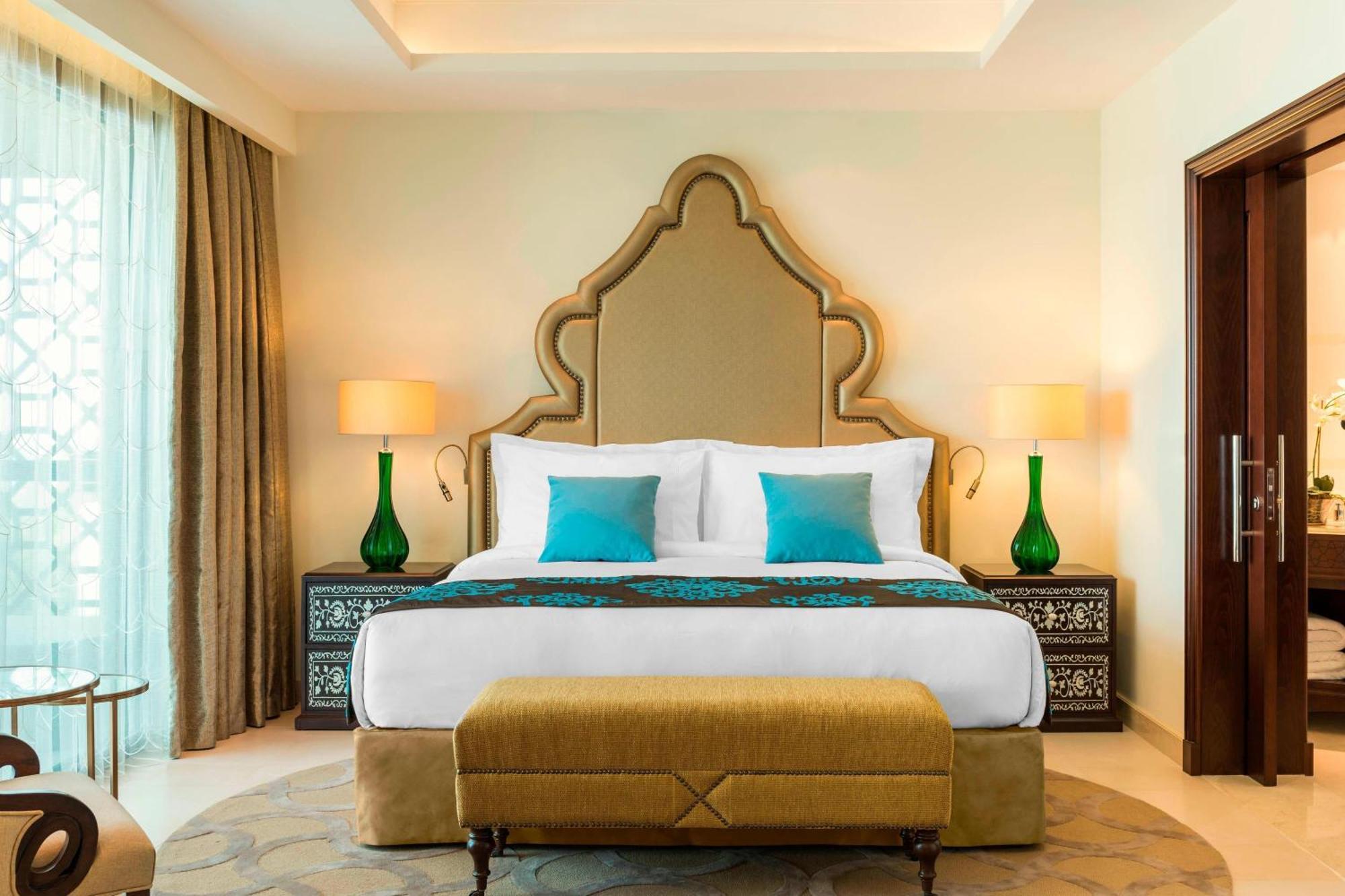 Ajman Saray, A Luxury Collection Resort, Αϊμάν Εξωτερικό φωτογραφία A bedroom at the Jumeirah Emirates Towers Hotel