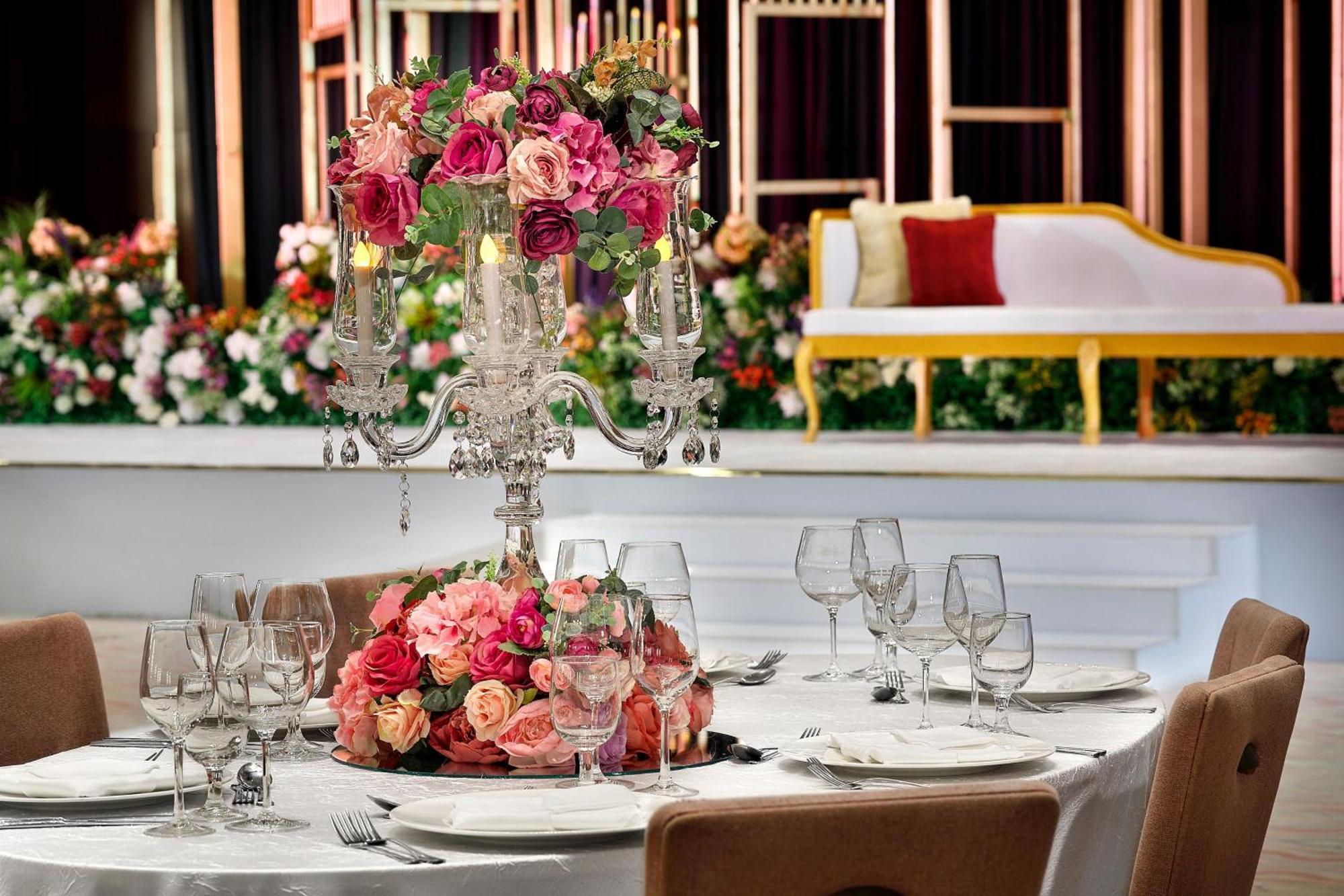 Ajman Saray, A Luxury Collection Resort, Αϊμάν Εξωτερικό φωτογραφία A table set for a wedding reception
