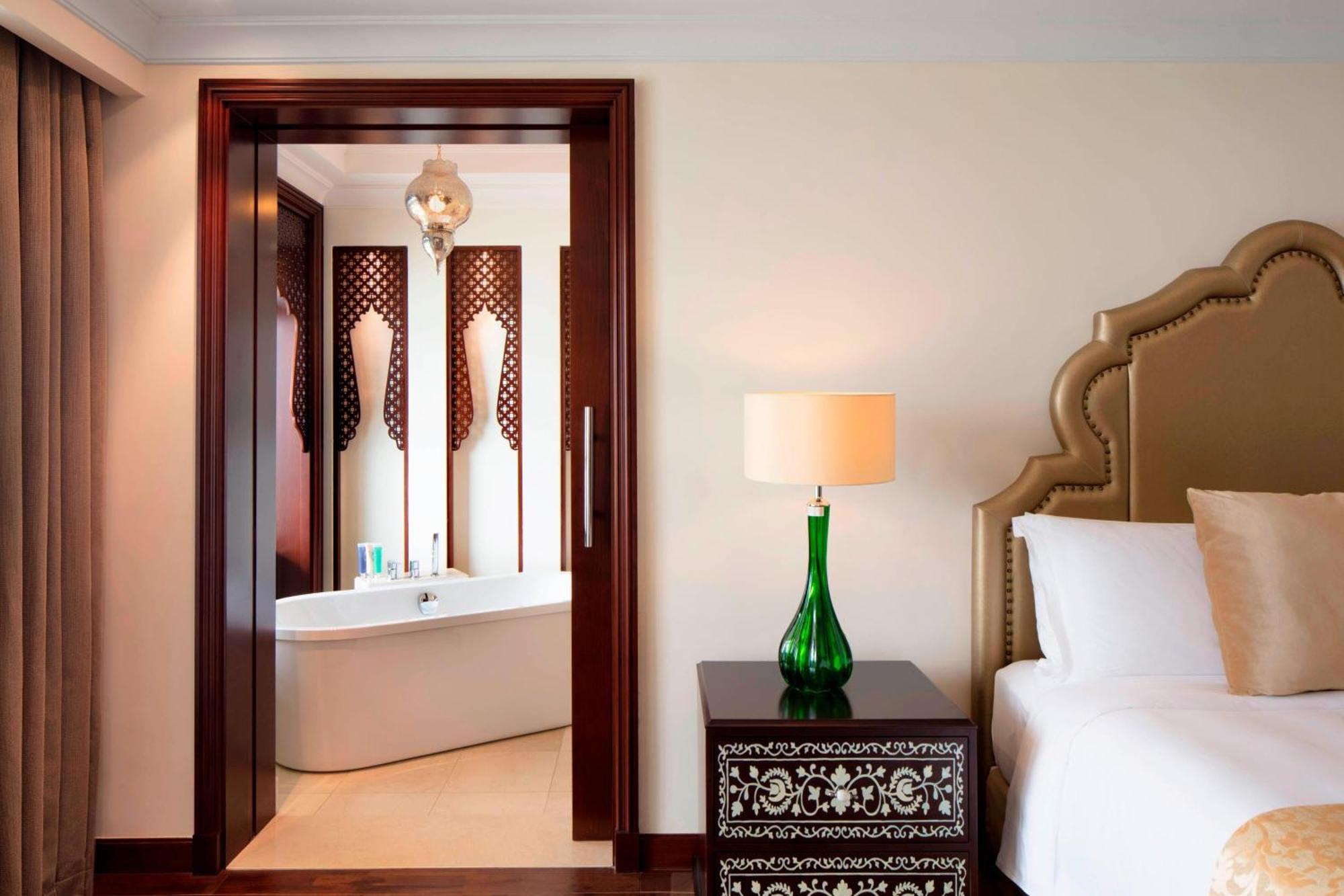 Ajman Saray, A Luxury Collection Resort, Αϊμάν Εξωτερικό φωτογραφία A bedroom at the Taj Mahal Palace