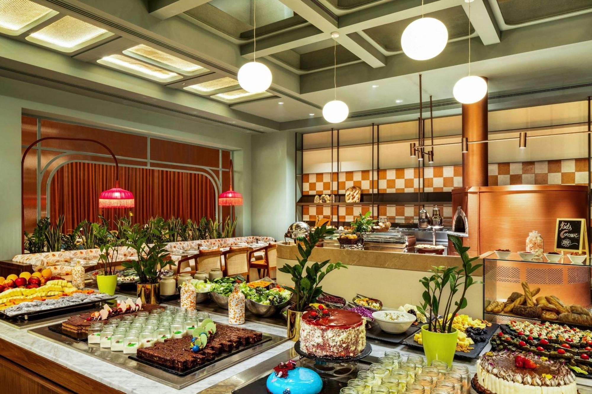 Ajman Saray, A Luxury Collection Resort, Αϊμάν Εξωτερικό φωτογραφία The buffet at the hotel